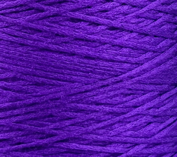 Art. Prezioso 500 m / 100 g – 100% Maulbeerseide col. Royal Violett
